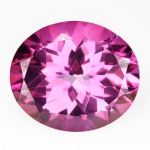 Precioso e lindo Topázio Pink extra de excelente qualidade e clareza IF, belíssima lapidação oval brilhante, pesando 8.11 cts medindo 13.97 x 11.98 x 6.76 mm. Ótimo investimento para montar uma joia de qualidade. Origem Brasil.