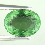 Preciosa Turmalina verde extra de excepcional qualidade e clareza, belíssima lapidação oval brilhante, pesando 1.40 cts medindo 8.45 x 6.31 x 3.64 mm . Ótimo investimento para montar uma joia de qualidade . Origem Moçambique.