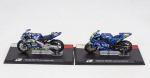 Colecionismo - Lote constando de duas miniaturas de motos sendo uma Yamaha YZR - M1 Valentino Rossi 2004 - estojo original em acrílico, estojo - med. 6x12x6 cm e uma Honda RC211V - Sete Gibernau 2004 com estojo original em acrílico  - med. 6x12x6 cm