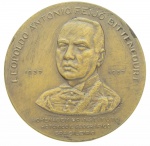 Colecionismo - Medalha em bronze - Homenagem do Instituto Histórico e Geográfico Brasileiro, em homenagem a Leopoldo Antônio Feijó Bittencourt - 1937/1957 - Professor de Direito da Escola Comercial Amaro Cavalcanti da Prefeitura do então Distrito Federal (Rio de Janeiro) de 1931 até o seu falecimento. Foi secretário do Interior e Justiça (1924 a 1928) - med. 4,5 cm de diâmetro - peso aproximado - 40,3gr