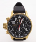 Invicta - I Force - Relógio de pulso masculino para canhoto com caixa em aço dourado, mostrador preto com algarismos arábicos - Day Date - Movimento Quartz - Pulseira em borracha preta, caixa med. 5x5,2 cm - Relógio usado, mas em bom estado (com um arranhão no vidro) - Máquina sem garantia de funcionamento.