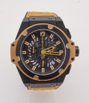 Hublot - Geneve - Big Bang - Relógio de pulso masculino com caixa preta e no tom caramelo, mostrador preto com pontilhados - Day Date - Movimento Quartz, pulseira original em borracha e couro, caixa med. 5,5x5,5 cm. Relógio usado, mas em bom estado de conservação - Máquina sem garantia de funcionamento.