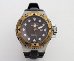 Invicta - modelo excursion - Sport - Relógio de pulso masculino com caixa em aço e dourado mostrador preto pontilhado -Day Date - movimento Quartz - pulseira original em borracha na cor preto med. 6x5,5 cm. Relógio sem uso, ainda com etiqueta. Acondicionado em estojo original, máquina sem garantia de funcionamento.