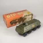 MILITARIA / AUTOMODELISMO - BLINDADO MILITAR fabricado na RÚSSIA, escala 1:43 - na caixa original (BTR-60, Vintage toy armored 342 personnel carrier Scale military model), Metal Fundido.