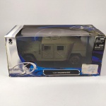 MILITARIA - MINIATURA DO VEÍCULO MILITAR HUMMER (Maisto 1:27 Humvee Die Cast Special Edition), na embalagem original. Escala 1:27.