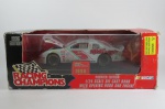 AUTOMODELISMO NASCAR - Maravilhoso Carro de Corrida do Piloto TERRY LABONTE, Escala 1:24, na Embalagem original - Patrocinado pela KELLOGG`S, da série RACING CHAMPIONS 1996. Terrance Lee `Terry` Labonte (Corpus Christi (Texas), 16 de novembro de 1956) é um ex-piloto estadunidense da NASCAR, foi bicampeão da categoria em 1984, 1996. A última foto é ilustrativa e foi colhida na rede mundial de computadores.