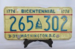 ITENS AUTOMOBILISTICOS - PLACA de Automóvel de WASHINGTON - BICENTENNIAL 265 302 (BICENTENÁRIO AMERICANO 1776 / 1976). Feita em alumínio. Apresenta desgastes em razão do tempo e uso.