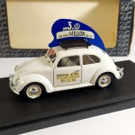 FUSCA - VOLKSWAGEN 1/3.000.000 - 1948 - marca RIO fabricado na Itália, no blister e embalagem originais. Escala 1:43. Modelo de colecionador em metal com peças plásticas. Referência SL039.