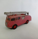 Brinquedo antigo - Lindo Caminhão de bombeiro Fire Engine - Fabricado na Inglaterra pela Meccano / Dinky Supertoys. Mede 13,5cm de comprimento. A escada levanta e gira, as rodas giram livremente e os pneus são em borracha