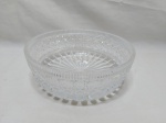 Travessa redonda funda, bowl em cristal ricamente lapidado. Medindo 21cm x 8cm de altura.