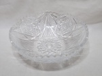 Centro de mesa, fruteira em grosso cristal lapidado. Medindo 24cm x 8cm de altura.