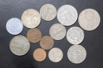 lote com 13 moedas estrangeiras