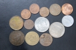 lote com 13 moedas estrangeiras