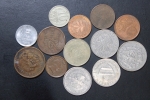 lote com 13 moedas estrangeiras