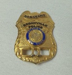 Maravilhoso distintivo de Sargento (sergeant) da Polícia da cidade de Bronxville no estado de New York nos Estados Unidos. Mede 3,7cm de altura