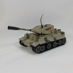 Miniatura Militar - Corgi Toys - Tanque de guerra alemão German Tiger1. Mede 14cm de comprimento total. As rodas giram junto com a esteira. Fabricado em metal com partes em plástico injetado.