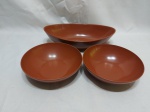 Lote de 2 bowls e travessa oval funda tipo navete em melanina marrom. Medindo a navete 25cm x 15cm x 6cm de altura.