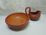 Molheira e travessa redonda funda em cerâmica marajoara. Medindo o bowl 25cm x 8cm de altura.