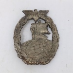 MILITARIA - Comenda Da Alemanha Nazista Apresentando Antigo Navio Celta Alemão Dominando O Mundo E No Topo Águia Com símbolo da Alemanha nazista 2ª Guerra Medalha / Broche Colecionável insígnia da águia alemã do Terceiro Reich com Swastika Suástica esquadrão Militar, metal; aprox. 5 cm. OBSERVAÇÃO IMPORTANTE: NÃO FAZEMOS APOLOGIA a NAZISTAS, NAZISMO, NAZI OU A QUALQUER MOVIMENTO POLÍTICO OU IDEOLÓGICO, REPUDIAMOS QUALQUER IDEOLOGIA DE CUNHO RACISTA. ITEM NÃO PROMOVE OU GLORIFICA VIOLÊNCIA ESTÁ A VENDA APENAS PARA FINS DE PRESERVAÇÃO HISTÓRICA. Desgastes de uso e detalhes conforme fotos, _(ºLº)_ Caso necessite, tire todas suas dúvidas via atendimento personalizado por WhatsApp: (11) 98681-9377 ou pelo e-mail: contato@antiguera.com.br, onde você pode solicitar fotos detalhadas. Não deixe para última hora! Antecipadamente agradecemos pelo seu lance. Sem garantias futuras