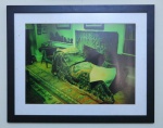 QUADRO - Fotografia estilizada de interior, envidraçada e emoldurada. Med. 52x64 cm.