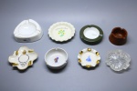 COLEÇÃO - Lote de 8 cinzeiros diversos, sendo de madeira, porcelana e cristal. Med. 13 cm e 10 cm.