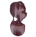Arte Africana - Talha de madeira nobre reproduzindo perfil  de rosto feminino. África Ocidental- Século  XX. Med.  22 x 11 cm. Marcas do tempo. Desgastes. Acervo Particular Rio de Janeiro/RJ.