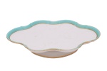 Elegante suporte para cremeiras, de porcelana francesa monogramado, marca de fabricação CH PILLIVUYTE, Paris.  Adornada por  sóbria barra verde com filete dourado e Monograma não identificado. Med. 8 x 37 x 23 cm(medidas totais). Marcas de uso e desgastes. Acervo Particular Rio de Janeiro/RJ.