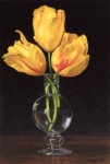 Rodrigo Cruz - Rodrigo Lucena da Cruz (Rio de Janeiro RJ 1991), "Tulipas Amarelas". Óleo Sobre Tela, Med. 30 x 20 cm (ME). Assinado. Ano 2024. Acervo Particular Ateliê do Artista Rio de Janeiro/RJ. Nota Biográfica: Rodrigo Cruz, vive e trabalha no Rio de Janeiro. Nasceu em 1991 na Baixada Fluminense, estudou e ultimamente é assistente de desenho e pintura à óleo no Atelier de pintura realista, sendo pupilo direto do Mestre Renato Ferrari. Seu trabalho é focado no realismo contemporâneo, mostrando um pouco dos nossos sentimentos. Também realiza pinturas com temática renascentista e encomendas em pintura óleo e desenho em carvão.