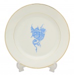Raro prato de faiança portuguesa, marca de fabricação "faiança fina - Fábrica D'alcantara" - Lisboa. Fundo branco tendo ao centro em azul, o Dragão Real Português . Med. 23 cm de diâmetro. Presença de alguns craquelets. Acervo Particular Rio de Janeiro/RJ.