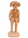 Arte Popular - Manuel Eudócio - Escultura de barro cozido representando cangaceiro. Brasil - Século XX. Med. 19 x 7 x 6 cm . Marcas do tempo. Restauro e perdas. Acervo Particular Rio de Janeiro/RJ.