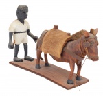 Arte Popular - Grupo escultórico de madeira e outros materiais, policromado, representando figura masculina com muar. Sem assinatura aparente. Datado 1970.  Brasil - Século XX. Med. 11 x 5 x 20 cm . Marcas do tempo. Perdas e faltas. cervo Particular Rio de janeiro/RJ.