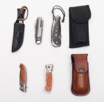 CONUNTO de 5 canivetes diversos mais um canivete africano multi função e uma faca Bear Grilles. Total de 7 objetos cortantes. Med. Maior Compr. 14,0 cm e Menor Compr. 8,5 cm