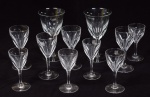 CONJUNTO de copos em cristal francês, com bojos cônicos,lapidados e ornados por facetas dedão. Hastes chanfradas e retas,apoiadas em pés circulares lisos. Constando de 2 copos para água, 4 copos para vinho porto e 5 copos para licor. Total : 11 peças.