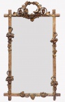 ANTIGO ESPELHO DE PAREDE de formato retangular, com moldura em madeira dourada entalhada por estuque em estilo naturalístico. Montantes no formato de galhos realçados por folhagens e cachos de uva. Frontão ornado por adornos circulares com ninho de pássaros. Itália Século XX.. Marcas do tempo.Espelho com pequena oxidação no canto superior direito. Med. Alt. 1,60 m  Larg. 90 cm.