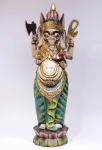 ESTATUETA INDIANA em madeira policromada e dourada de Ganesh, o deus com cabeça de elefante, deus do intelecto, da sabedoria e da fortuna. Um dos deuses mais populares da Índia. Apresenta-se de pé sobre base no formato de flor de lotus. OBS: Pequenas marcas do tempo. Med. Alt. 1,05 m  Larg.  0,27 m. OBS: RETIRADA PRAIA DO FLAMENGO COM AGENDAMENTO PRÉVIO.