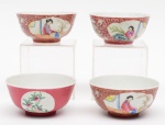CONJUNTO De Quatro Antigos Bowls em porcelana chinesa com decoração de predominante cor rosa e  2 reservas com cenas de figuras femininas em jardins. em ambos os lados e acompanha 1 bowl diferenciado com 3 reseras com frutas . Marca na base. Med. Alt. 5,5 cm    Diâm. 11,5 cm. #Todos com as mesmas medidas)