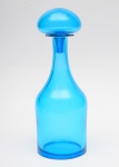 CRISTAL CÁ D'ORO - Garrafa em grosso cristal Cá d'Oro, azul. OBS: Apresenta Trincado na parte superior próximo a borda  . Med. Alt. 32,0 cm
