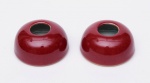 PAR DE TAIBAI ZUN, tigelas lava pincéis para mesa de letrado, em porcelana chinesa de formato semiesférico, ornados por cobertas monocromáticas Sangue de boi. Bojos circulares encimados por bordas rasas. Reinado Qianlong (1736-1795). Med. Alt. 4,5 cm  Diâm. 9,5 cm.
