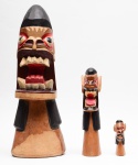 CONJUNTO de três Carrancas do artesanato brasileiro, construído em madeira policromoda com dimensões diferentes. Med. Alt. 65,0 cm  37,0 cm e 15,0 cm.