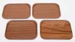 VARIG - Conjunto de 4 bandejas da extinta Viação Aérea Rio Grandense, tamanho pequenas. Fabricadas em melamina simulando madeira. Peças para colecionadores.  Obs. Marcas de uso. Med. 29,5 cm X 20,5 cm.