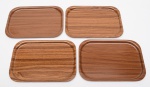 VARIG - Conjunto de 4 bandejas da extinta Viação Aérea Rio Grandense, tamanho pequenas. Construídas em melamina simulando madeira. Peças para colecionadores. Marcas de uso. Med. 29,0 cm X 20,5 cm.