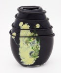 DINO DIACONESCU (Romênia, 1955) - Vaso emvidro preto de formato oval, realçado em alto relevo por borda em espirais. Bojo piriforme, ornamentado por mancha escorrida em tons de amarelo e verde.Assinado. ed. Alt. 15,0 cm Larg. 11,0 cm. Obra do mestre vidreiro romeno contemporâneo, com reconhecidaatuação no seu pais e na França, tendo obras em várias coleçõesinternacionais.