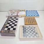 lote de Brinquedos de tabuleiro. Qualquer duvida entrar em contato pelo whatsaap: 11948723970 ou pelo nosso email: loucoporantiguidades@gmail.com. OBS: A sua participação em nosso leilão ajuda em causas animais.
