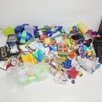 lotão de Brinquedos sortidos. Qualquer duvida entrar em contato pelo whatsaap: 11948723970 ou pelo nosso email: loucoporantiguidades@gmail.com. OBS: A sua participação em nosso leilão ajuda em causas animais.