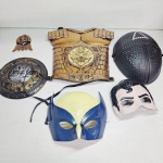 Mascaras de brinquedo. Qualquer duvida entrar em contato pelo whatsaap: 11948723970 ou pelo nosso email: loucoporantiguidades@gmail.com. OBS: A sua participação em nosso leilão ajuda em causas animais.