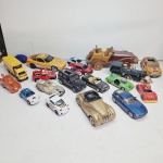 lote de Carrinhos de brinquedo. Qualquer duvida entrar em contato pelo whatsaap: 11948723970 ou pelo nosso email: loucoporantiguidades@gmail.com. OBS: A sua participação em nosso leilão ajuda em causas animais.