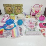 Lote de brinquedos rosa . Qualquer duvida entrar em contato pelo whatsaap: 11948723970 ou pelo nosso email: loucoporantiguidades@gmail.com. OBS: A sua participação em nosso leilão ajuda em causas animais.