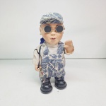 Raro boneco asiatico, dançarino de brinquedo. Qualquer duvida entrar em contato pelo whatsaap: 11948723970 ou pelo nosso email: loucoporantiguidades@gmail.com. OBS: A sua participação em nosso leilão ajuda em causas animais.