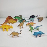 Dinossauros de brinquedo. Qualquer duvida entrar em contato pelo whatsaap: 11948723970 ou pelo nosso email: loucoporantiguidades@gmail.com. OBS: A sua participação em nosso leilão ajuda em causas animais.