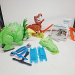 Dinossauros para pista hotwheels. Qualquer duvida entrar em contato pelo whatsaap: 11948723970 ou pelo nosso email: loucoporantiguidades@gmail.com. OBS: A sua participação em nosso leilão ajuda em causas animais.